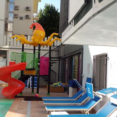 Hotel 2000 Римини Экстерьер фото