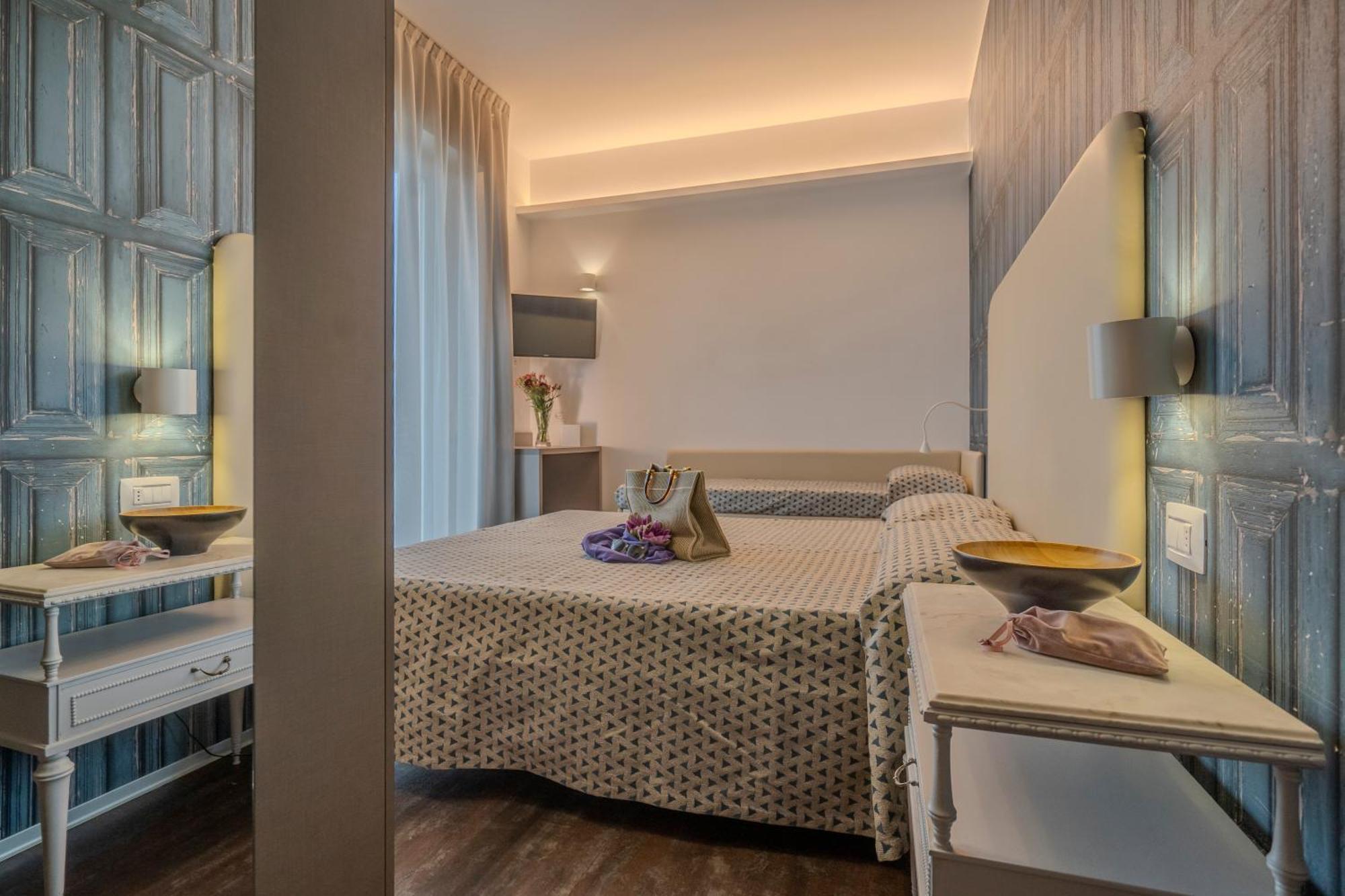 Hotel 2000 Римини Экстерьер фото