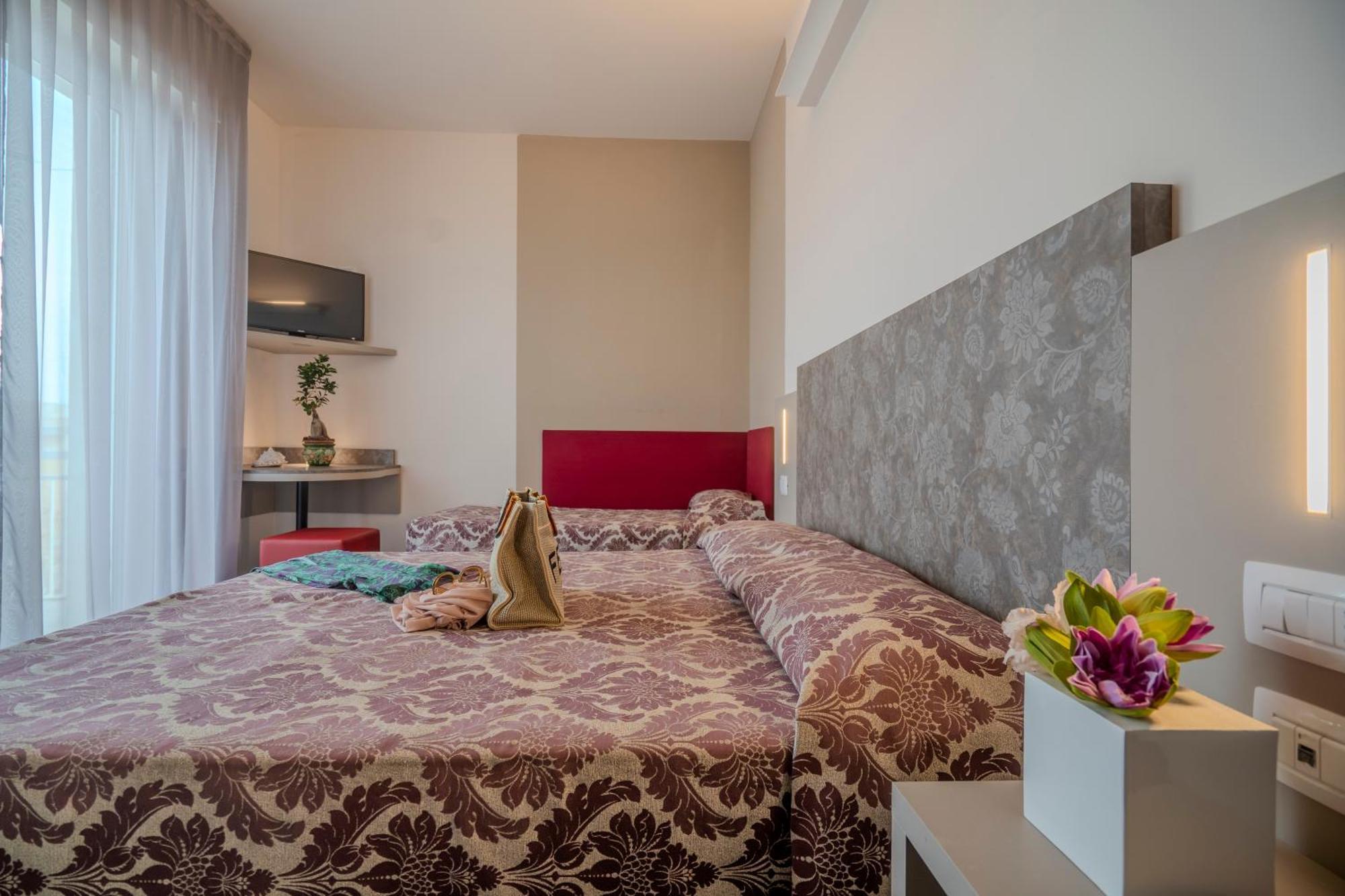Hotel 2000 Римини Экстерьер фото
