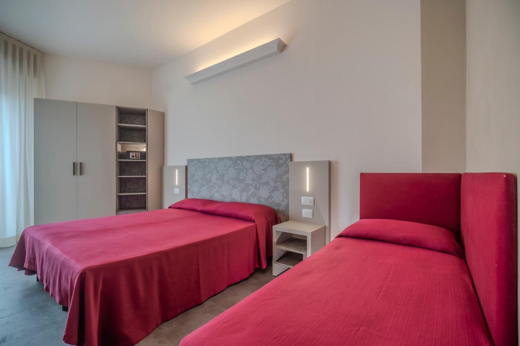 Hotel 2000 Римини Экстерьер фото