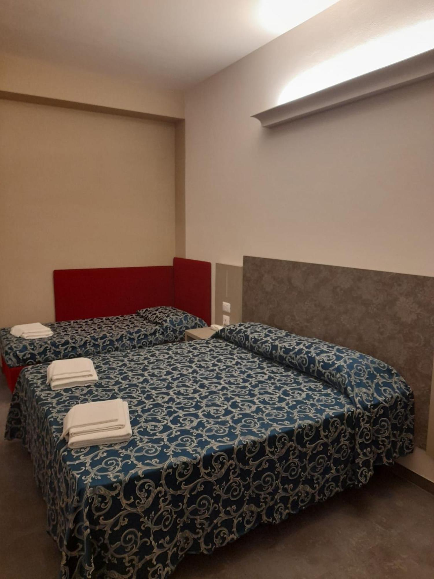 Hotel 2000 Римини Экстерьер фото