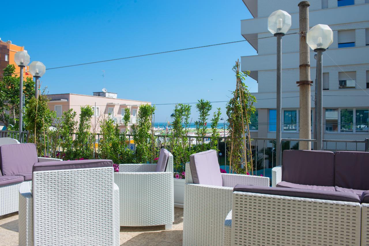 Hotel 2000 Римини Экстерьер фото