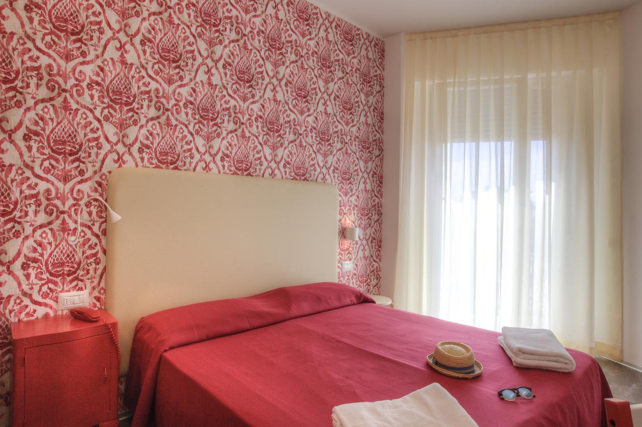 Hotel 2000 Римини Экстерьер фото